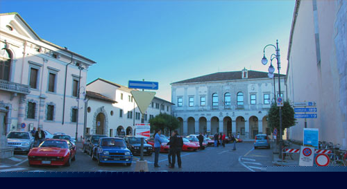 Ritrovo in Piazza del Duomo nel centro di Cividale prima della partenza